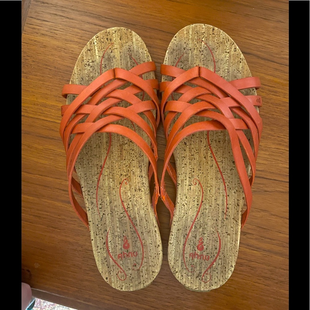 AHNU MAIA THONG SANDAL - WOMEN